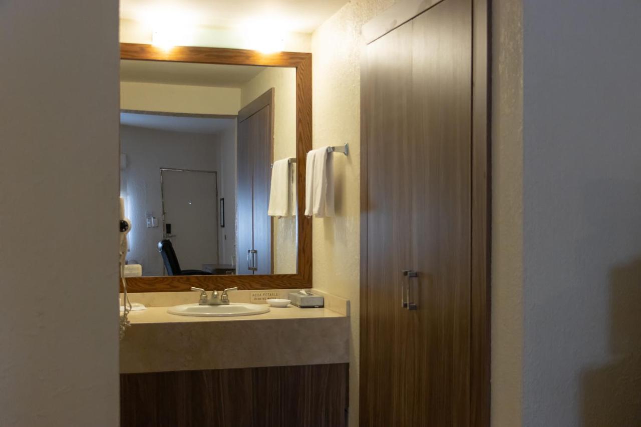 Best Western Cumbres Inn Cd. Cuauhtemoc Экстерьер фото